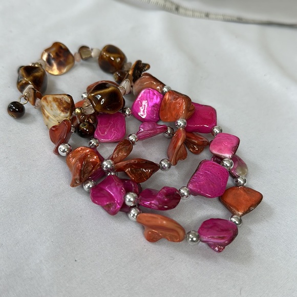 Four stretch shell style bracelets - Picture 3 of 5